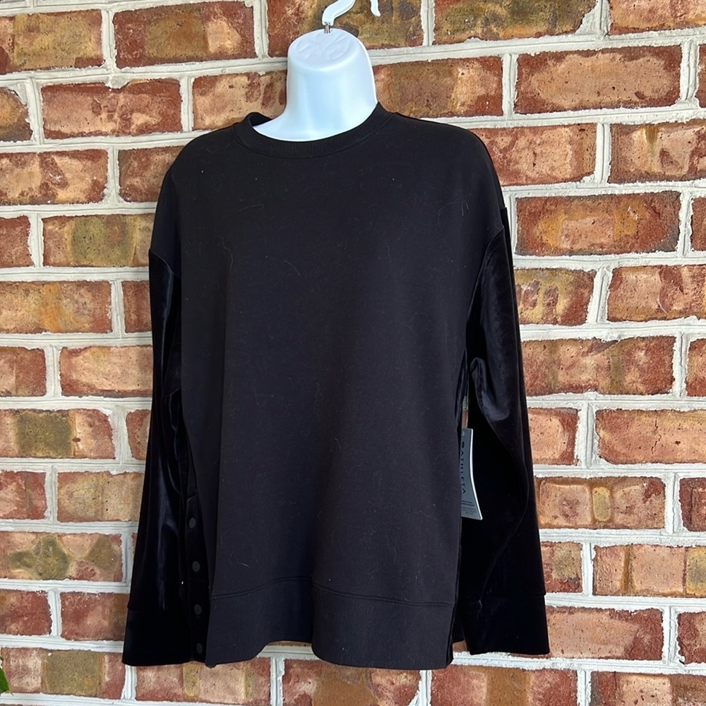 NWT Retroplush velvet crewneck Black Sweatshirt Relaxed Fit. Medium